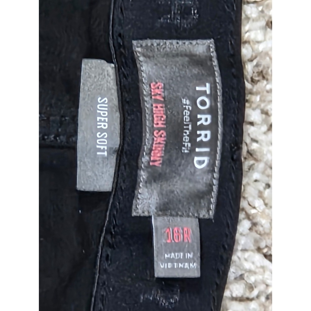 Torrid Sky High Skinny Jeans 16R Black Houndstone Print Super Soft - Picture 2 of 4